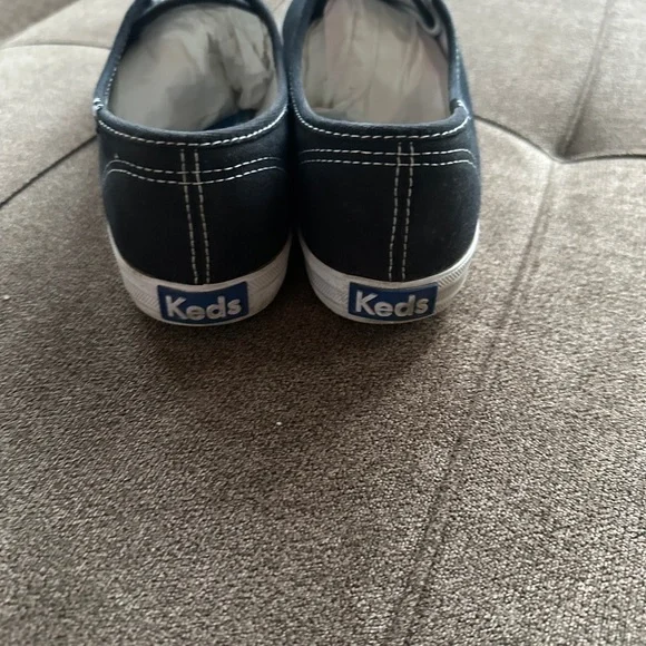 Keds Classic Black Sneakers with White Accents Size 8 - Picture 4 of 9